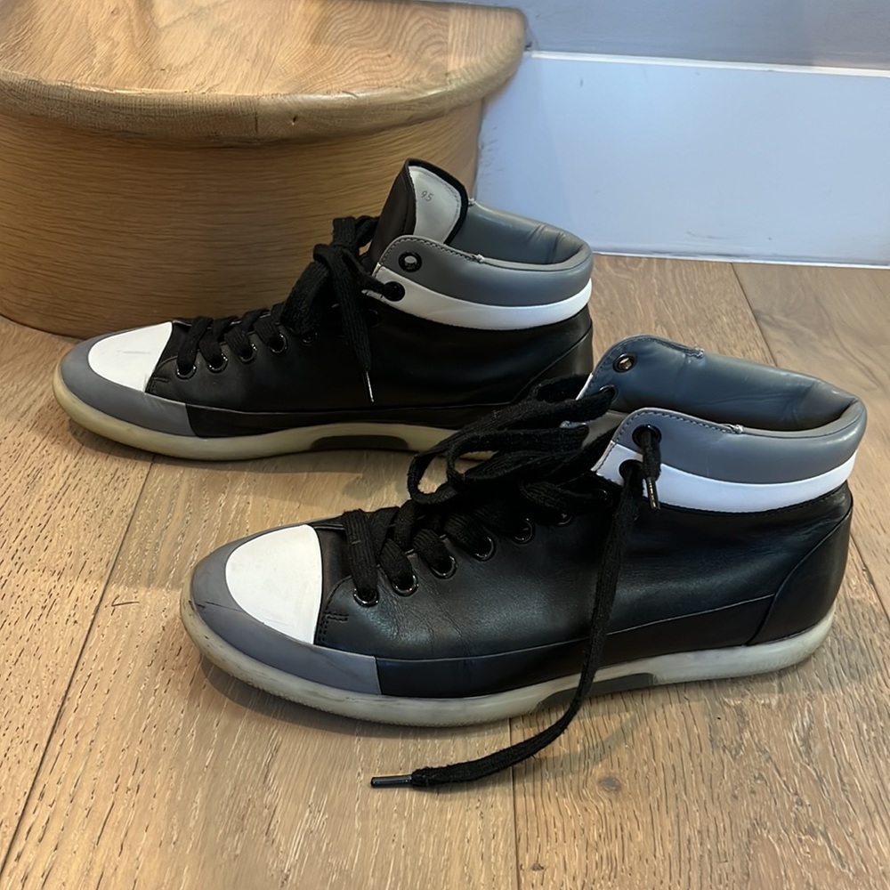 Men’s high top Prada leather sneakers. Size 9.5 - Picture 2 of 5